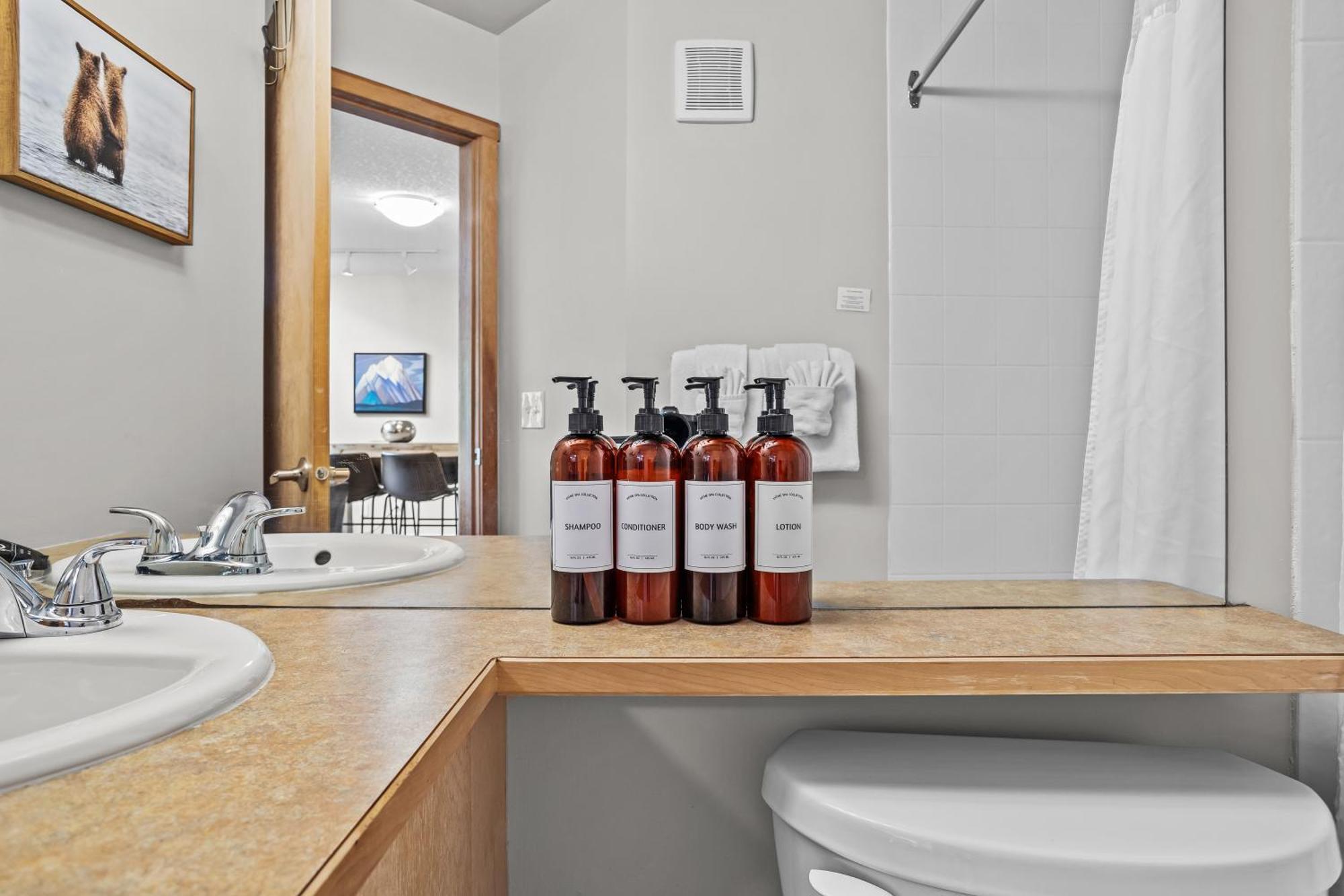 Charming 1 Bdrm Plus Loft With Views Managed By Little Sister Getaways Canmore Exterior foto